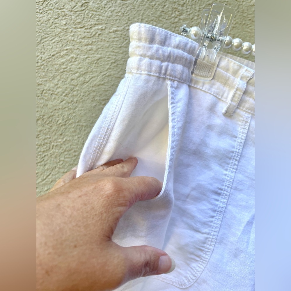 Donating on 7/23!!
GAP White Cropped Linen with pockets 55% flax linen 45%cotton - Picture 2 of 5